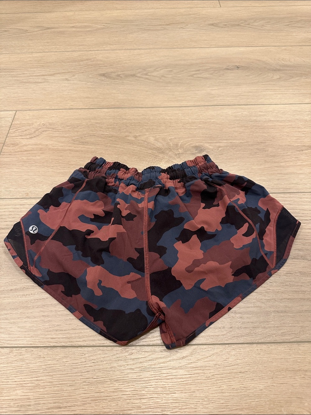 lululemon Hotty Hot Shorts - Picture 2 of 3